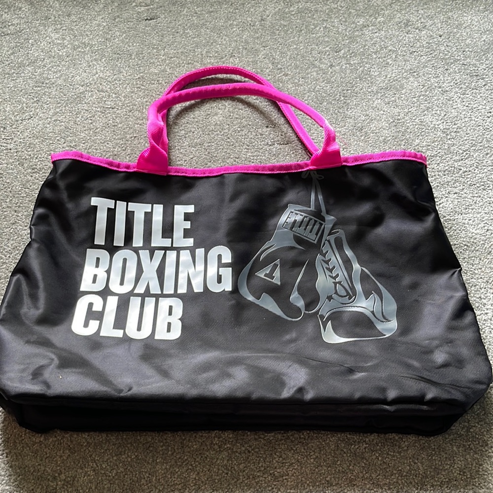 TITLE Boxing Club - Tote in Pink
